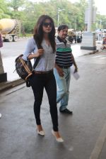 Priyanka Chopra snapped on way to Indore on 14th June 2012 (6).JPG